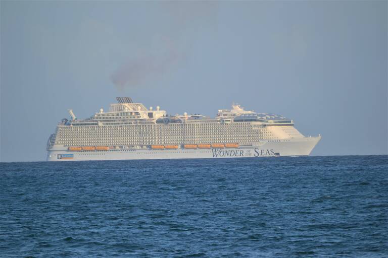 cruise ship 3.jpg