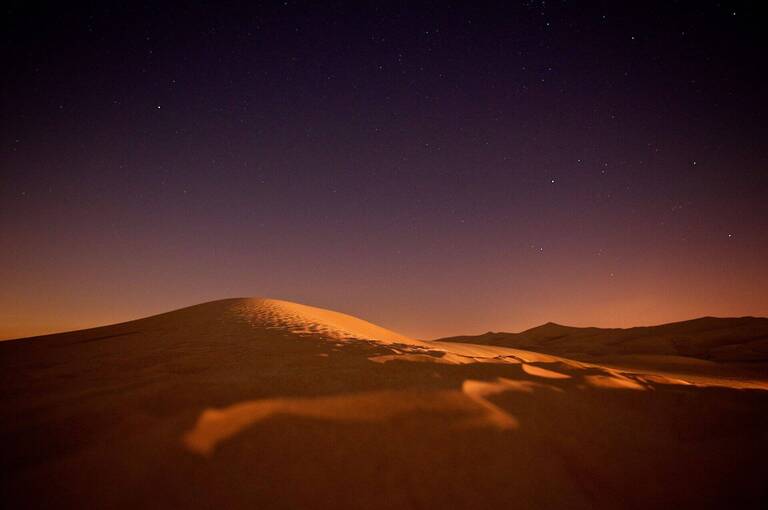 beautiful-picture-of-dubai-desert-at-night.jpg