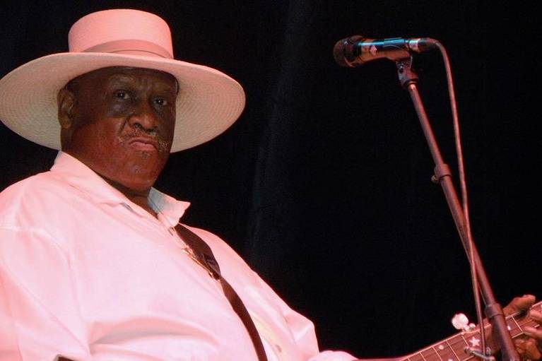Taj-001.jpg